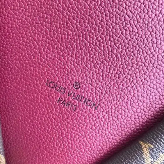 Louis TOTE Vuitton V MM 0421